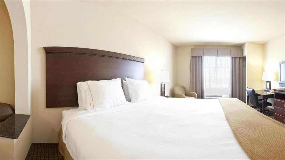Holiday Inn Express Hotel And Suites Kingsville By Ihg Zewnętrze zdjęcie